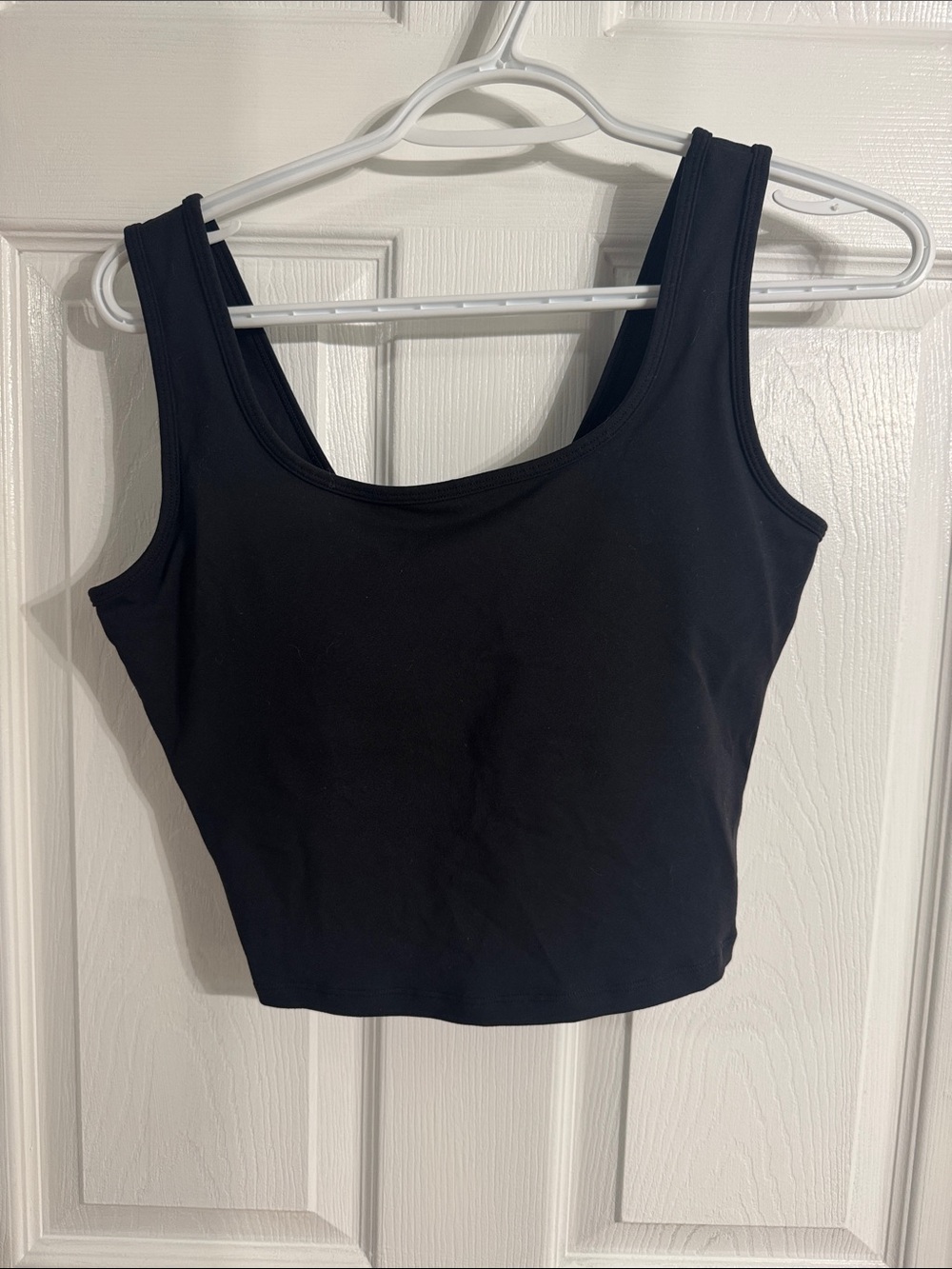 Women's Black Scoop Neck Cropped Tank Top